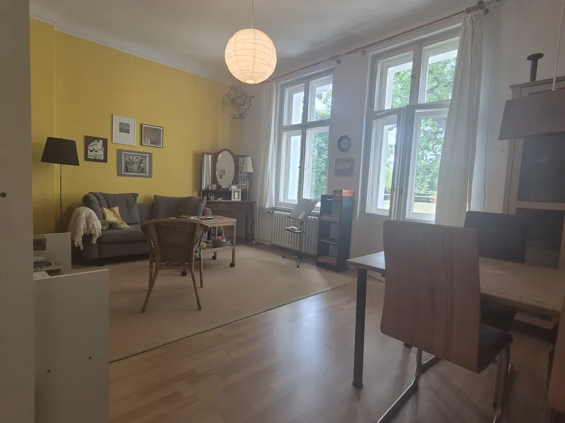 2-Zimmer-Altbauwohnung mit Balkon — photo 1
